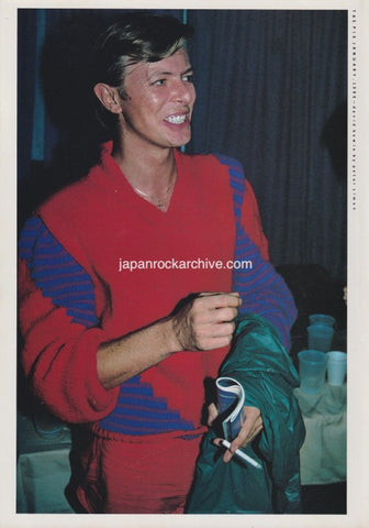 David Bowie 1980/01 Japanese music press cutting clipping - photo pinup / mini poster - smiling w/ cigarette