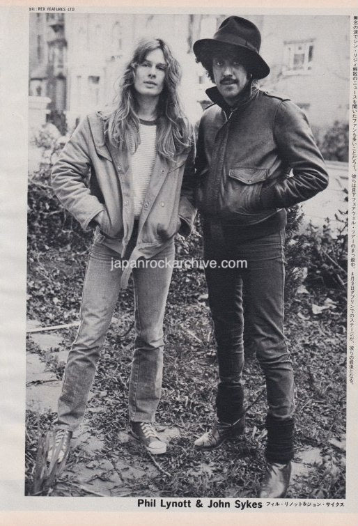 Phil Lynott & John Sykes 1983/04 Japanese music press cutting clipping - photo pinup - standing outside