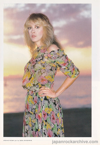 Fleetwood Mac 1982/05 Japanese music press cutting clipping - photo pinup - stevie nicks in flower print dress