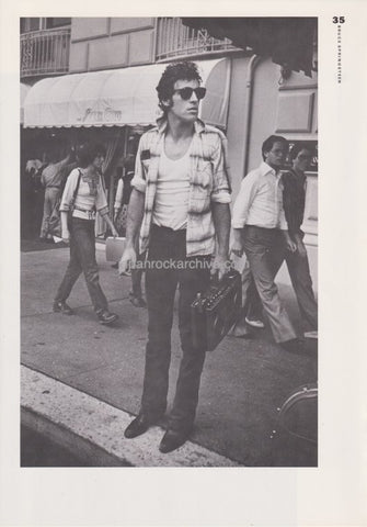 Bruce Springsteen 1980/09 Japanese music press cutting clipping - photo pinup - on street with boombox